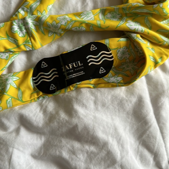 Yellow bikini, never worn - Picture 6 of 6